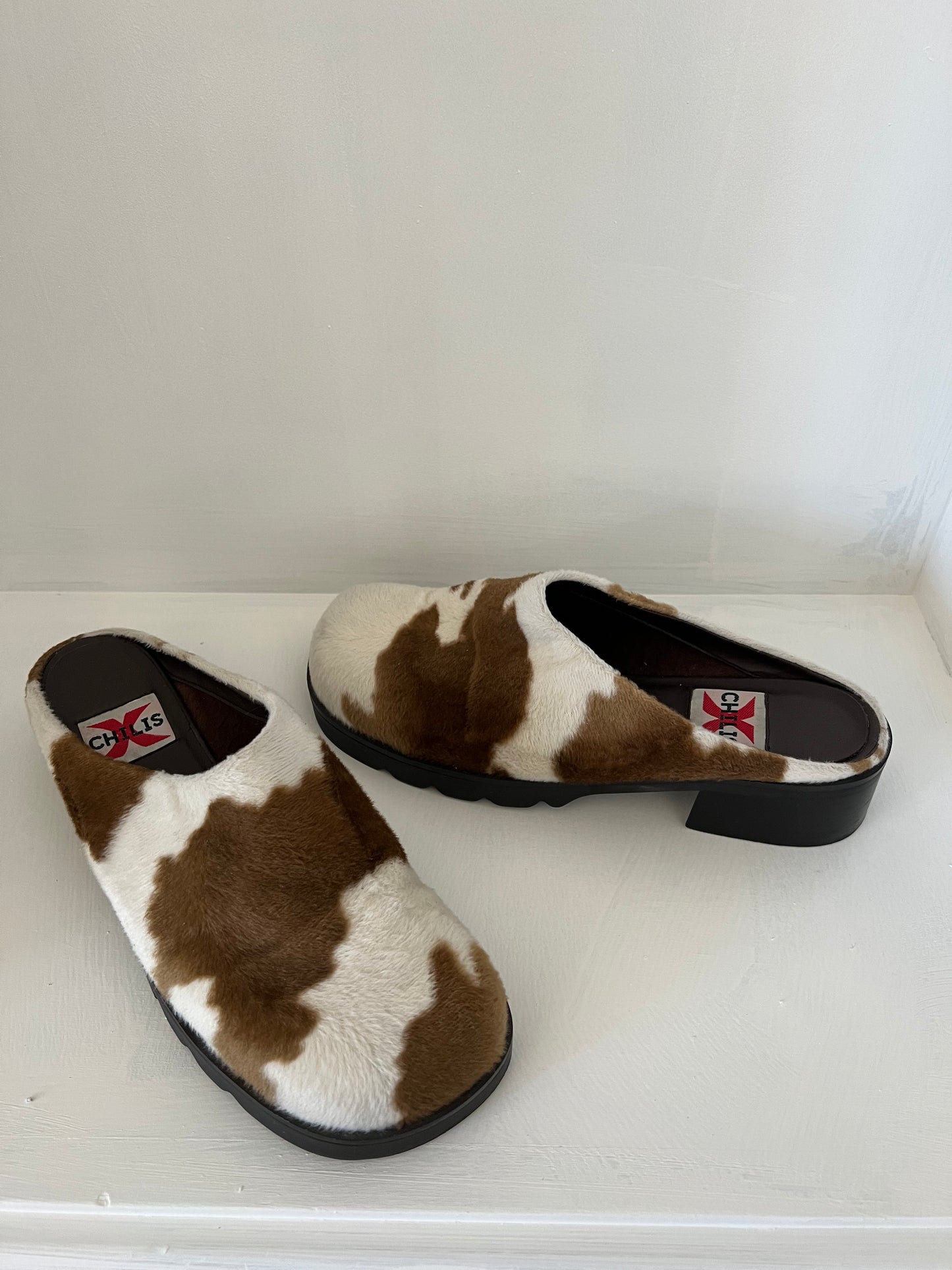 Brown Chilis Cow Slides