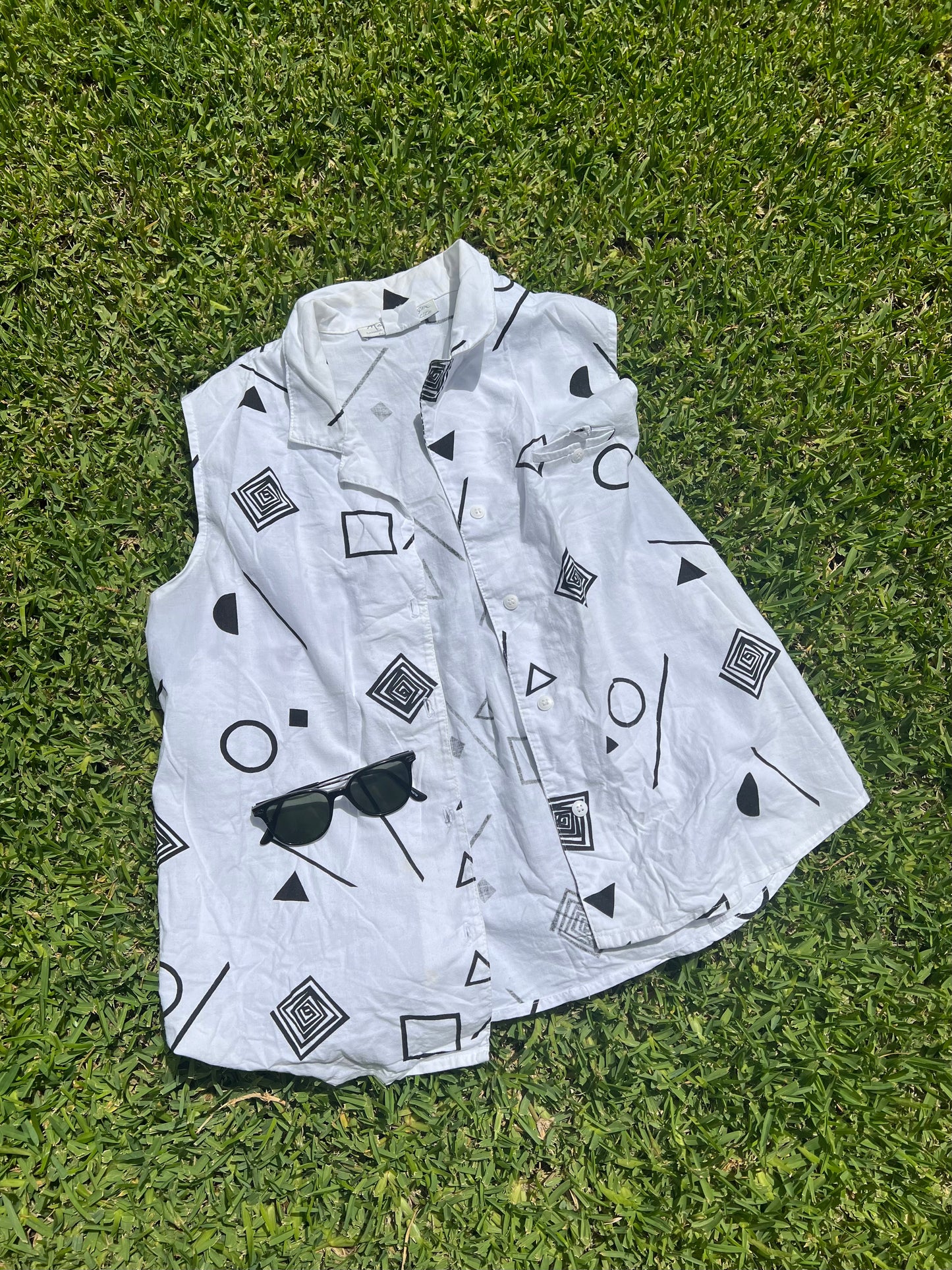 Vintage 90’s Sleeveless Button Down