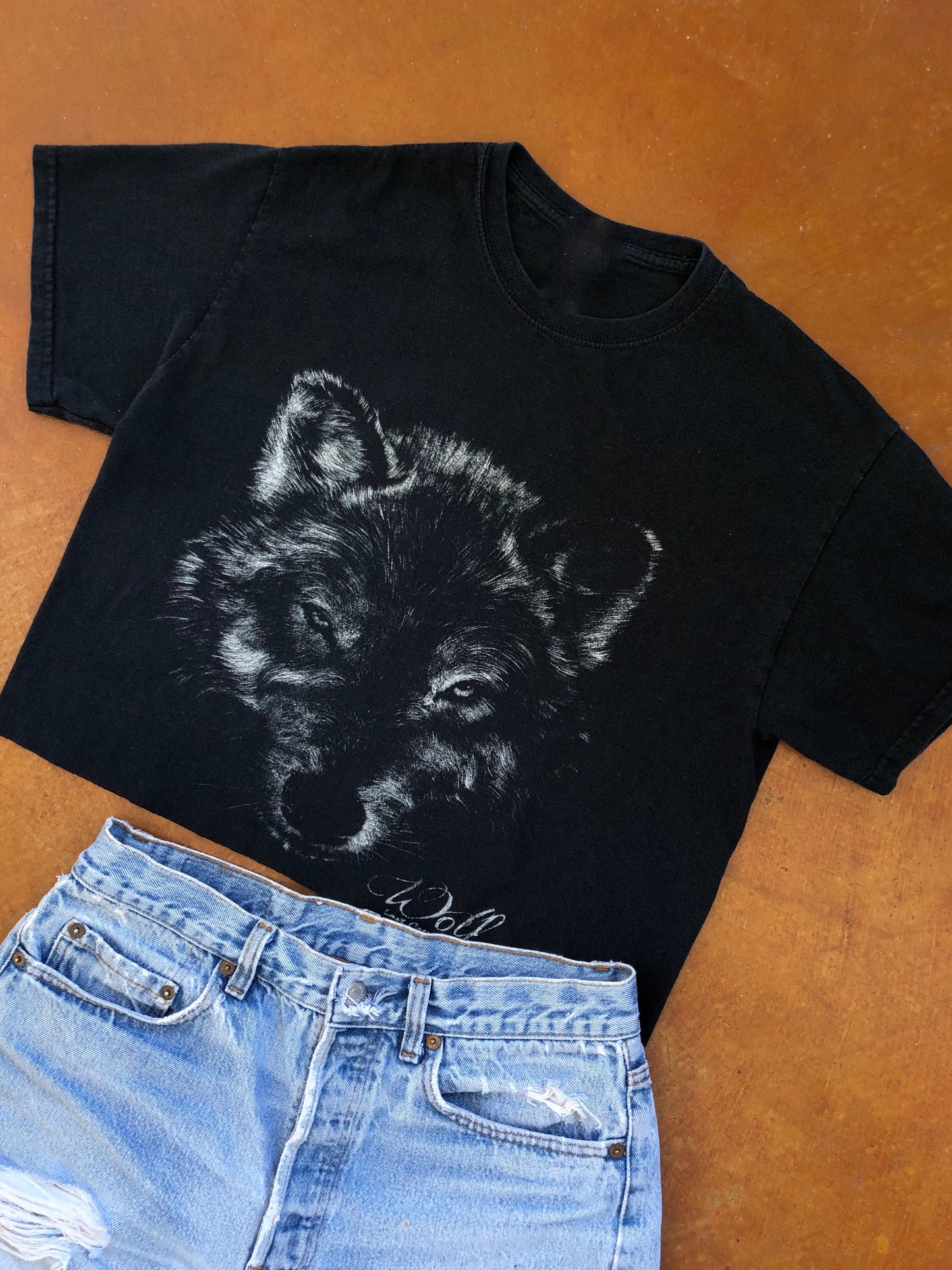 Wolf Facing the Wind Crop Tee