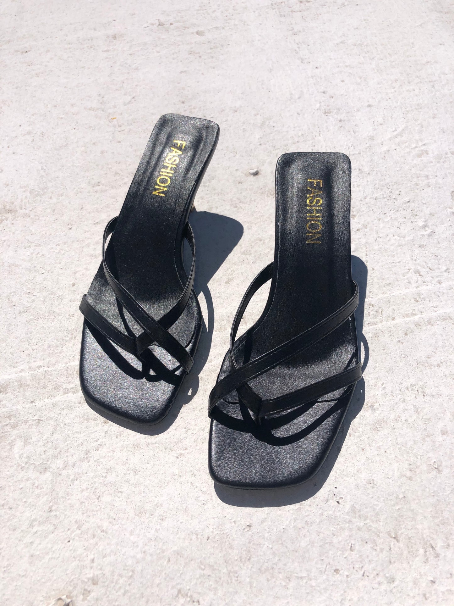Toe Strap Sandals / 7.5