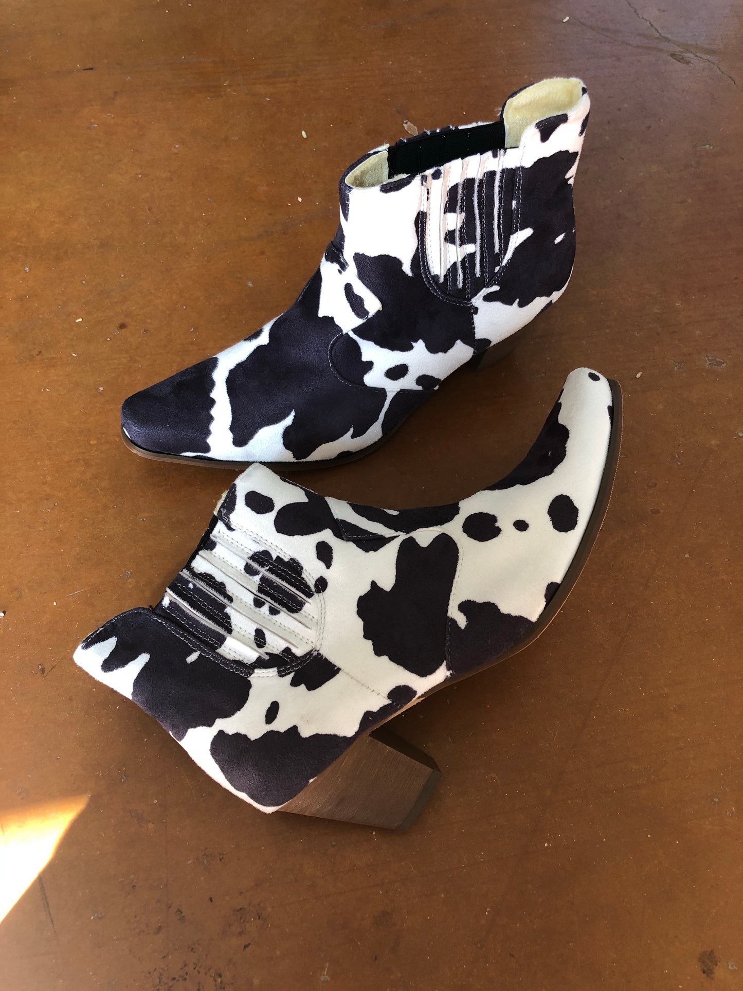 Cow Print Western Boots / 8